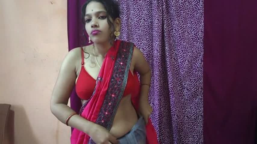 Indian hot Sona Bhabhi ne chut me fingering karke Pani nikala