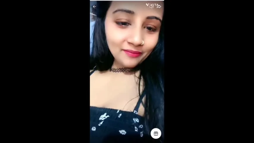Sara showing her boobs, ass and fingering her pussy on tango live with face