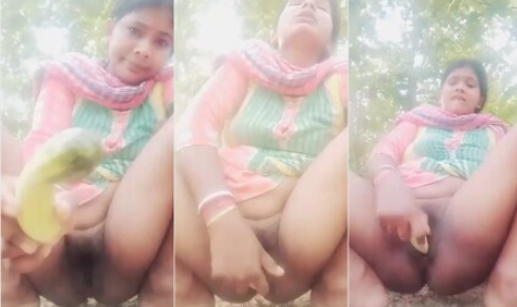 Horny Bhabhi Outdoor Masturbation