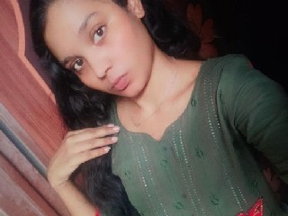 Beautiful GF Showing One More Clip