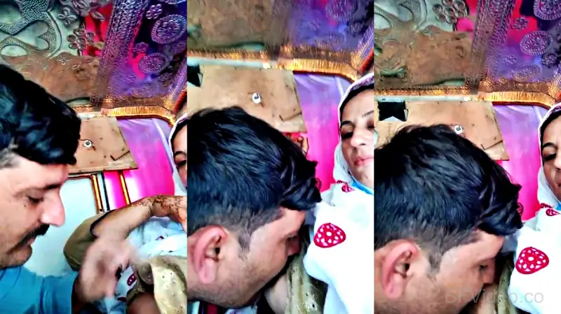 Mature Pakistani Bhabhi Boobs Sucking Inside Truck