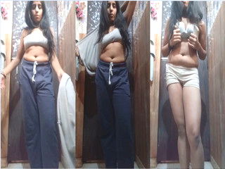 Horny Desi girl pessing Her Brest