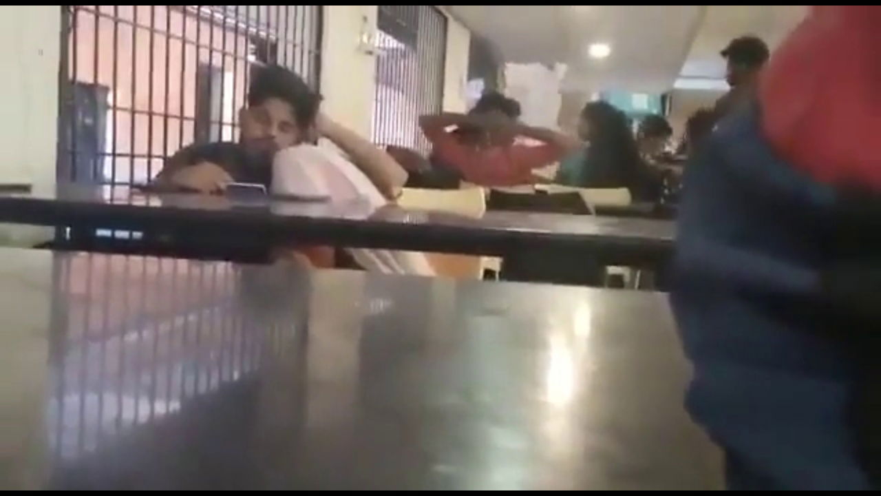 desi collage girl sucking in canteen spy voyeur
