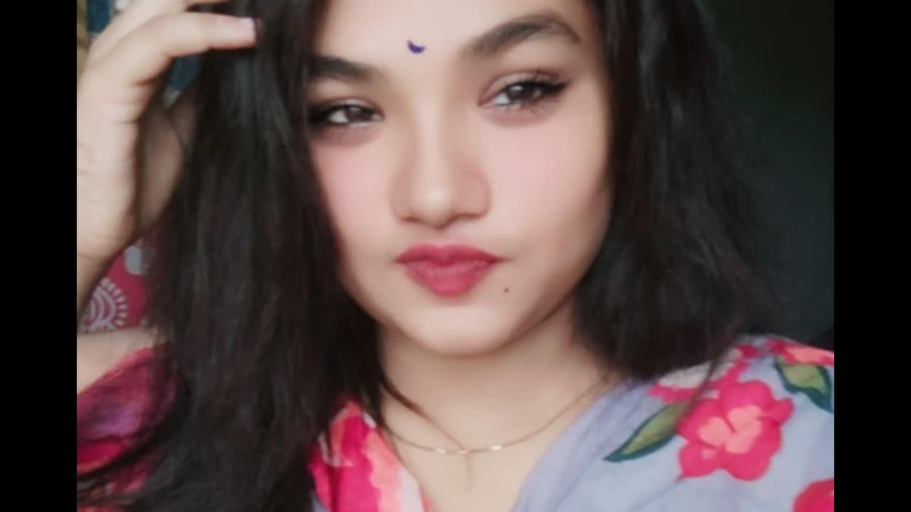 Horny GF Showing And Fingering 2 Clip