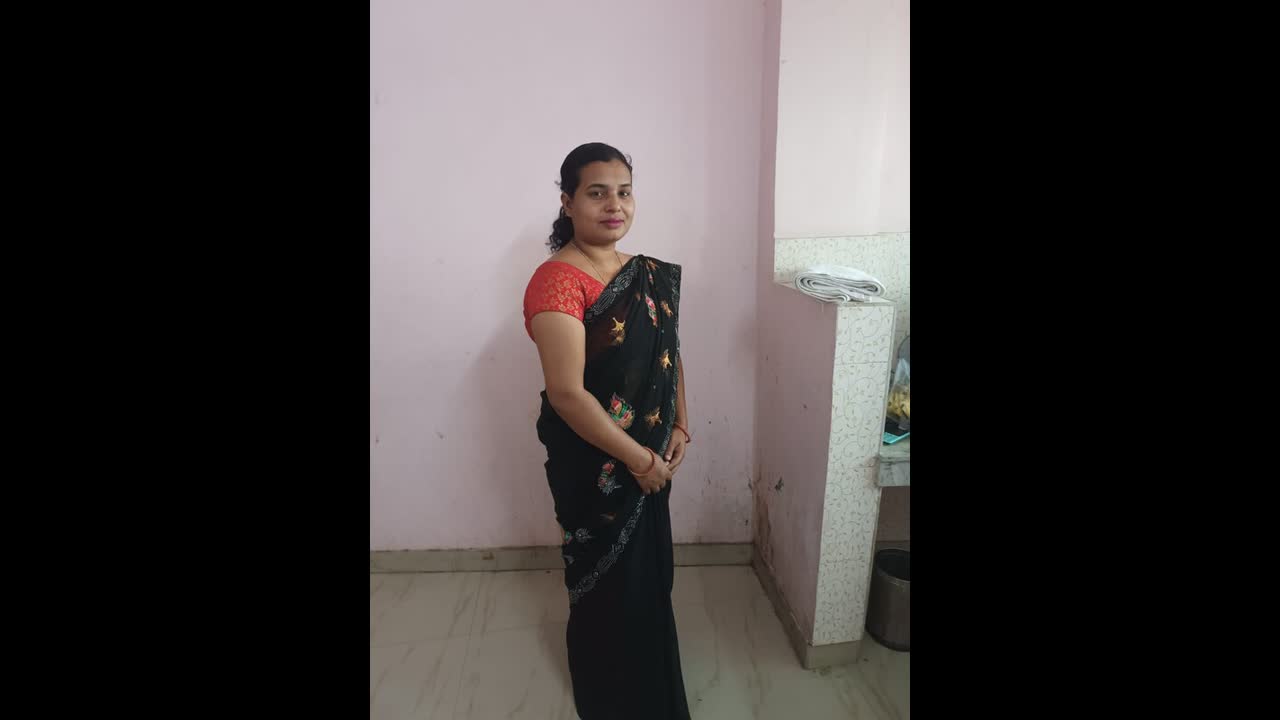 Sanskari Sari wali bhabhi fucking in hotel