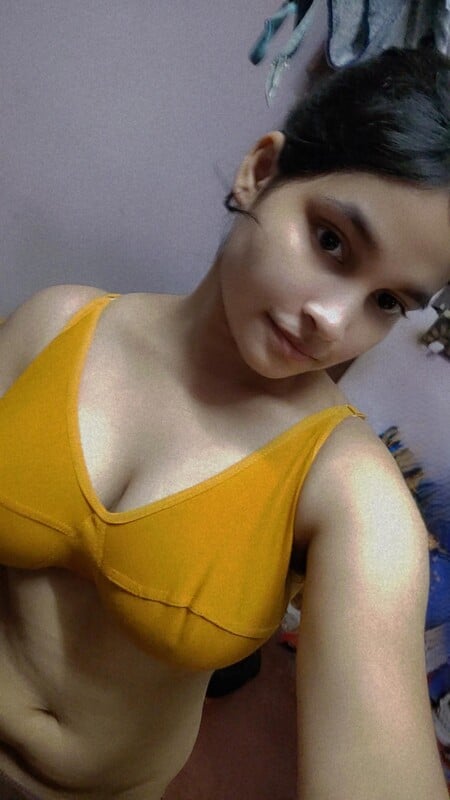 Close up pussy showing of cute desi girl in bra
