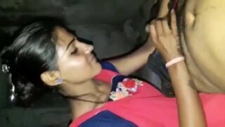 Hot cute desi bhabhi sex video, gives blowjob to his lover